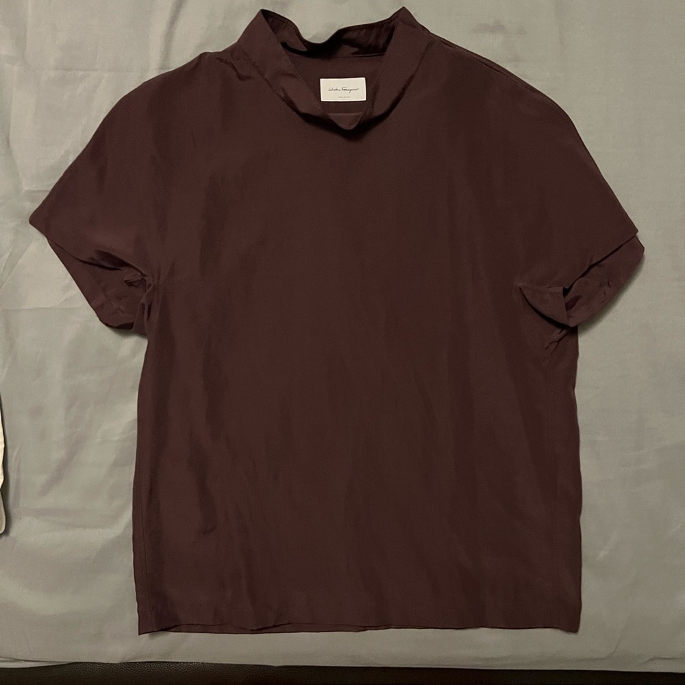 Salvatore Ferragamo detailed neck plum shirt.